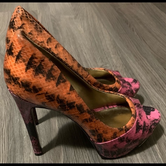 Womens Guess High Heels snake skin style size 5M - Picture 1 of 6